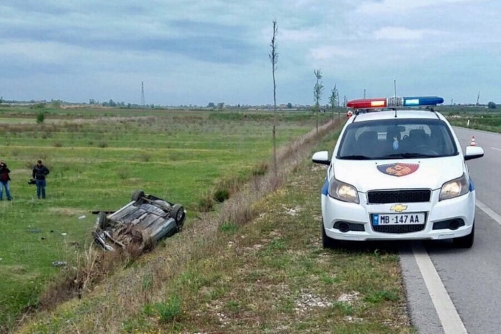 Fier makina del nga rruga plagosen dy të rinj nga Berati