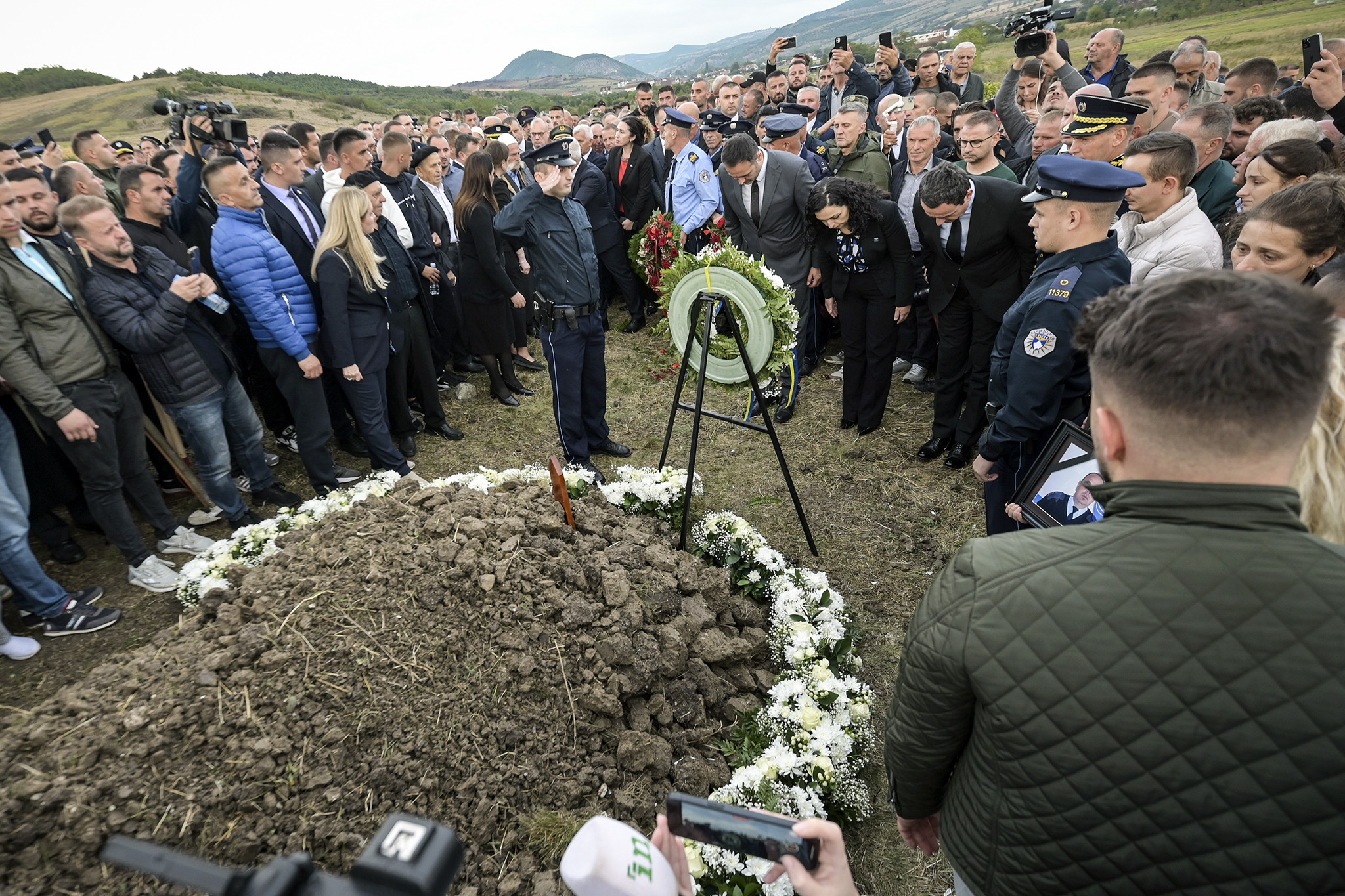 Krerët e shtetit nderime heroit Afrim Bunjaku