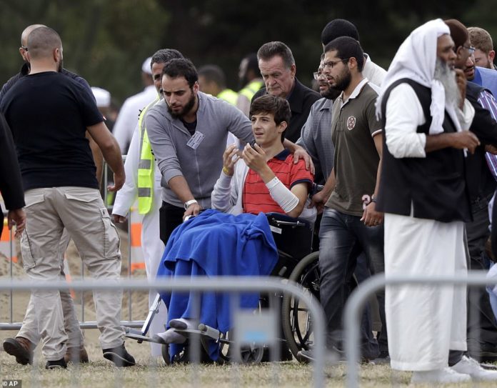 11207964-6829169-Mourners_at_the_funerals_of_Syrian_refugee_Khaled_Mustafa_44_and-a-22_1553057584639