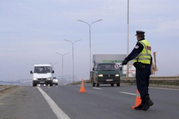 20_09_2016_7271680_policia_trafik_637x424