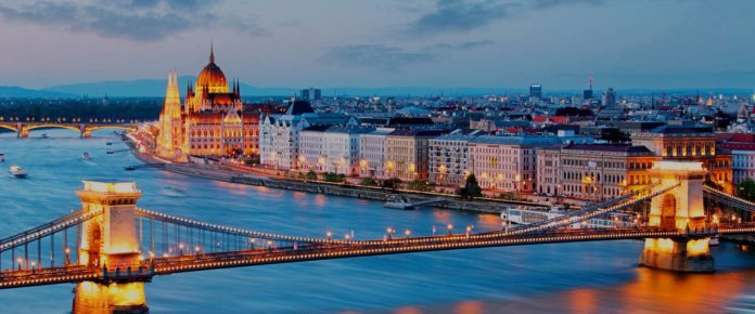 Budapest-Skyline-Chain-Bridge-Big-Bus-Tours-01.17