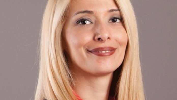 erleta-hoti-apelon-p-euml-r-mosp-euml-r-ccedil-arje-familjare-mos-akuzoni-padrejt-euml-sisht_hd-780x439