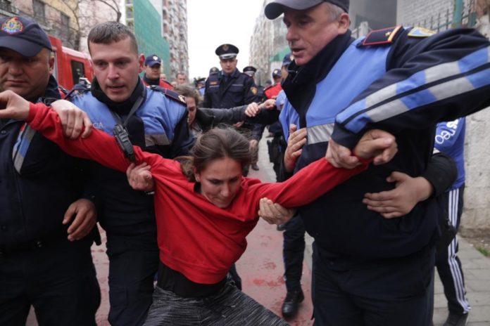 polici1-1