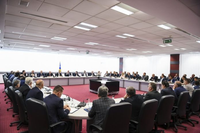 auto_Ramush_Haradinaj-takim_me_zv-ministrat-14_maj_20181556172044