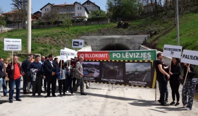 auto_mitrovica_proteste_tuneli-2404191556107965