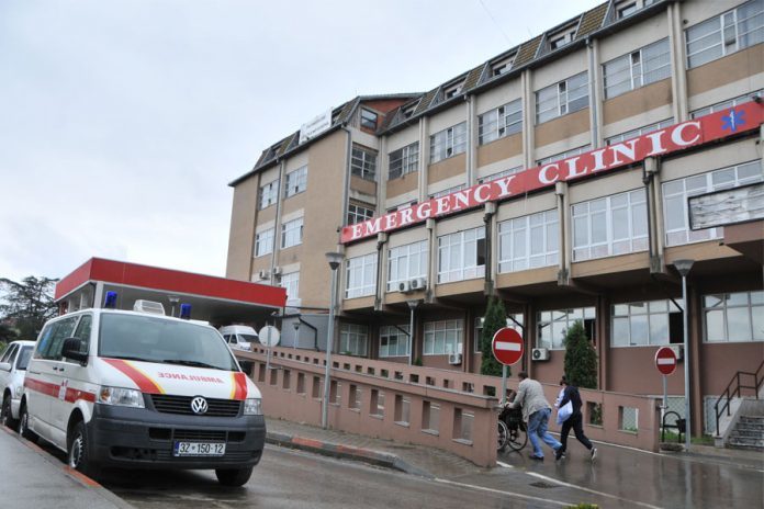 emergjenca-3978-QKUK-ambulanca-696x464