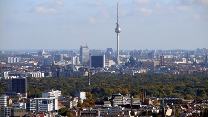 Berlin_Skyline_Fernsehturm_02