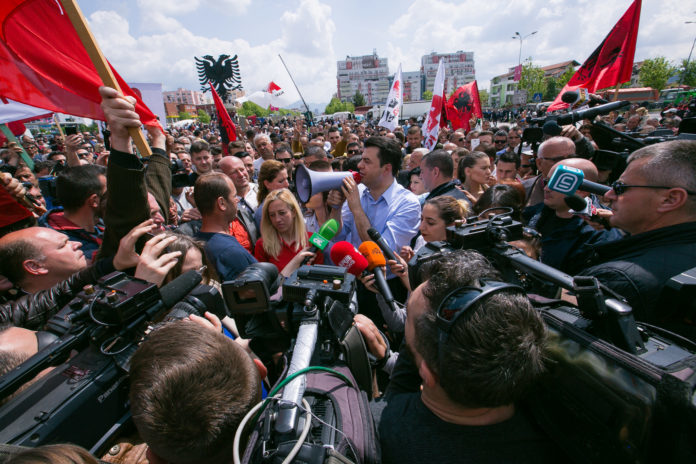 PD-PROTESTE-BASHA-CADRA-BLLOKIM-RRUGESH-OPOZITA-36-696x464