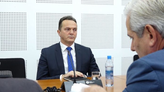 Shpend-Maxhuni-ne-Komisionin-hetimor-foto-KALLXOcom-e1542062706212-1
