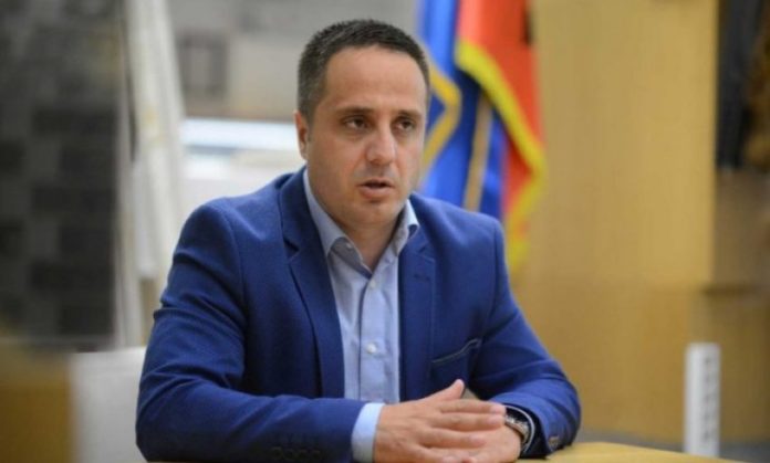 auto_auto_Intervista-Driton-Selmanaj-301497955103-730x4401544212777
