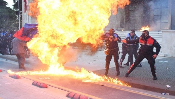 molotoviiiiiiiiiiiii