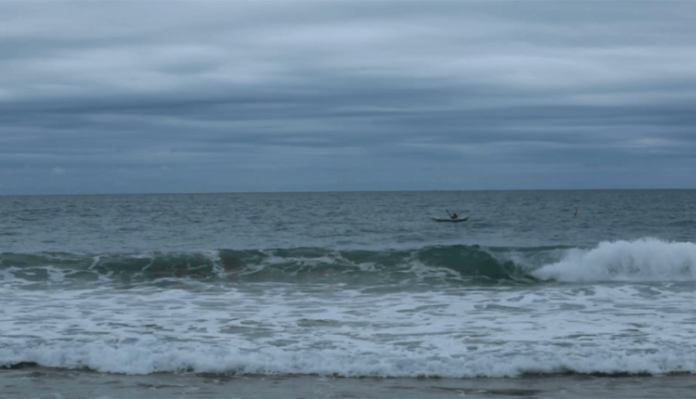 auto_florida-beach-surf-man-in-kayak-recreation-fast-hd-2280_n1sir3ys__F00021561354315-750x430