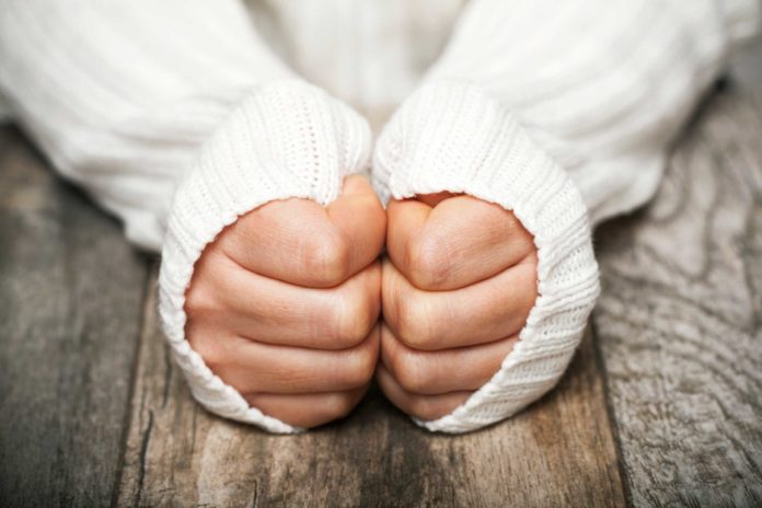 09-medical-reasons-you-feel-cold-raynauds