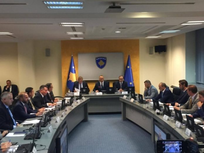 auto_Qeveria-Haradinaj-foto-KALLXOcom-e15051478023901538506506