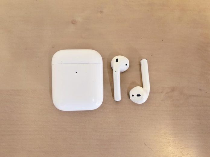 airpods-2019-out-of-case