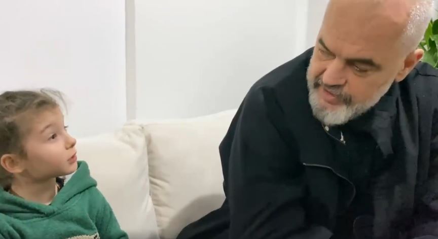 Edi Rama Mother The little girl amazes with the comments she makes during the meeting ...