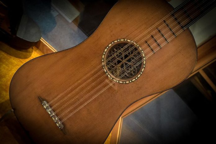 guitar-laurabernhardtflickr