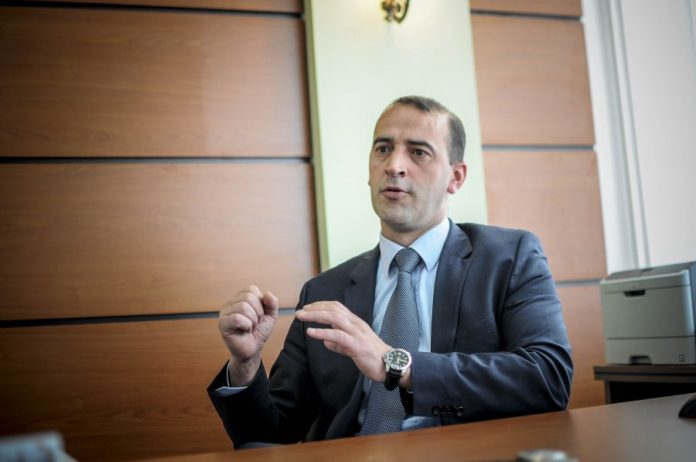 auto_5foto-kushtrim-ternava-daut-haradinaj171578909252