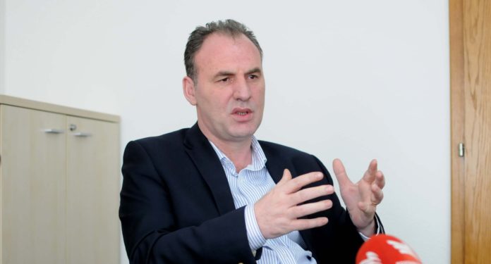 fatmir-limaj-intervista-foto-xhemail-sllovinja-3-e1484300530387
