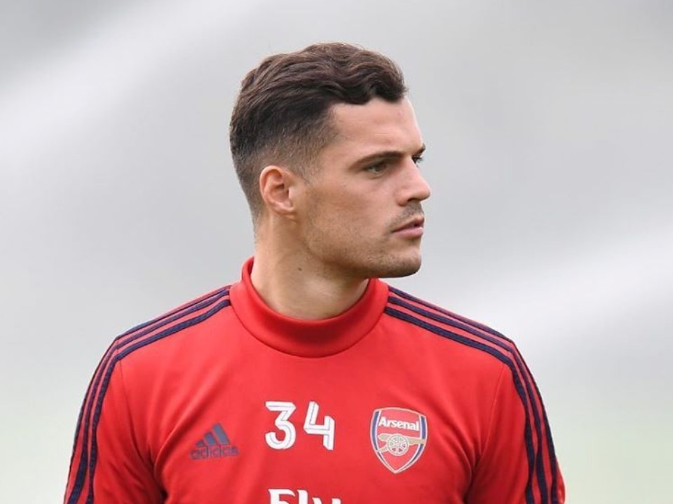 Жака футболист. Гранит Джака. Xhaka. Гранит Джака прическа. Джако футболист.