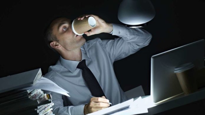 workaholic_media_photos.jpeg-puna-naten-work-at-night