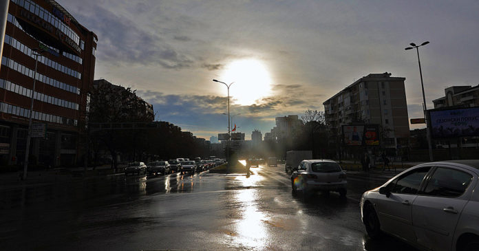 moti-neser-kryesisht-i-vranet-me-reshje-te-kohepaskohshme-te-shiut_5e9c4a0cbac77.jpeg