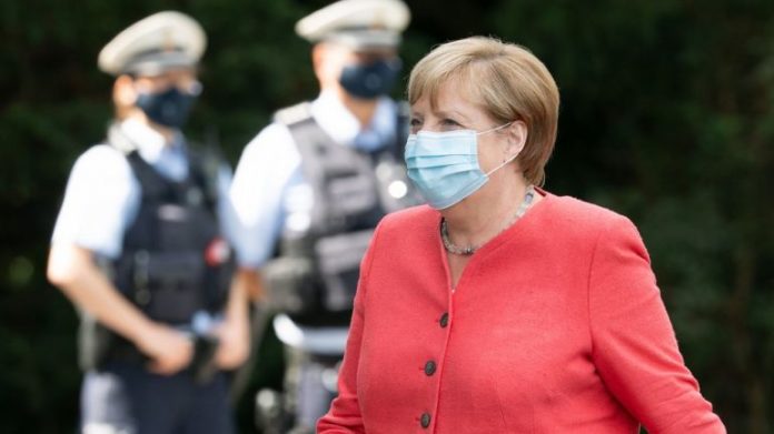 Merkel-maska-1
