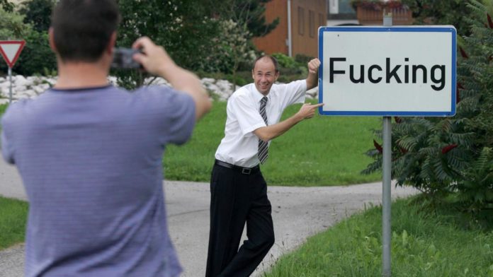 oostenrijks-dorp-fucking-verandert-naam-na-vele-diefstallen-plaatsnaamborden