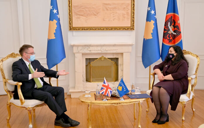 20_04_2021_7554972_Presidentja_Osmani_priti_ne_takim_ambasadorin_e_Britanise_se_Madhe__Nicholas_Abbott_1