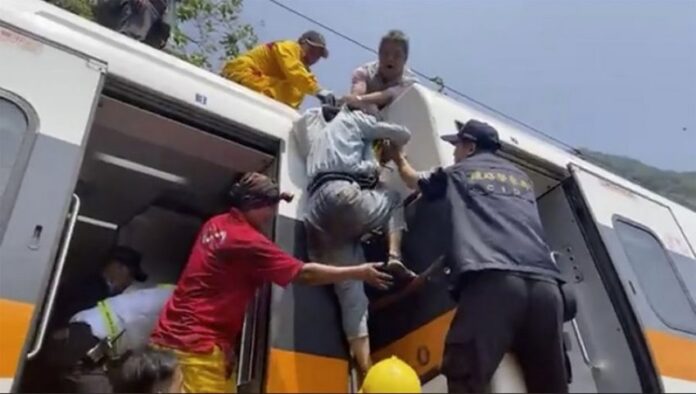 auto_train1617344393-850x481