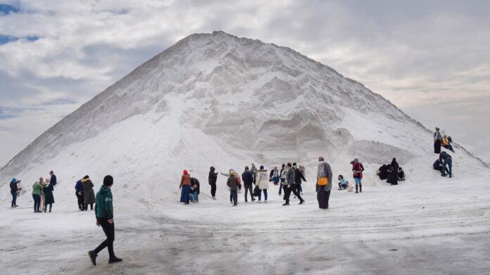 http___cdn.cnn_.com_cnnnext_dam_assets_210330151754-egypt-salt-mountains-2