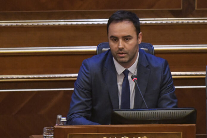 Konstituimi-i-Kuvendit-te-Kosoves_2019_Glauk-Konjufca_079