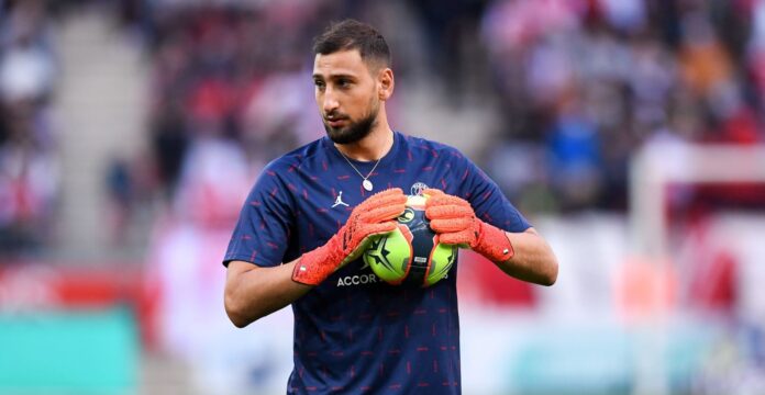 Desktop_2122_UK_L1_PSG_Donnarumma_training