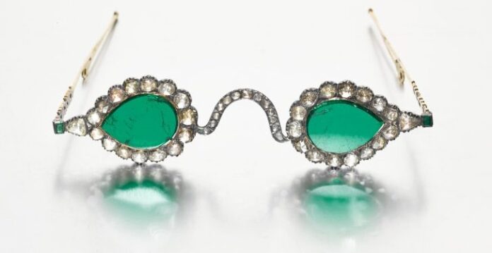 http___cdn.cnn_.com_cnnnext_dam_assets_210902164518-02-mughal-spectacles-diamond-emerald-727x375
