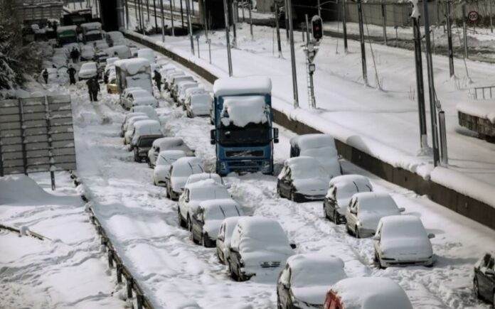 auto_bora_athine_-_intimesnews1643108321