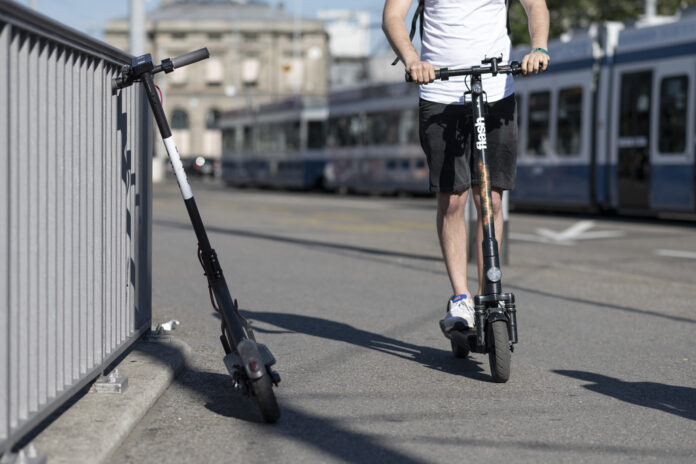 VERKEHR, TROTTINETT, ELEKTRO, ELEKTRO TROTTINETT, E-TROTtINETT, MOBILITAETUNTERNEHMEN E-SCOOTER, ELEKTRO-SCOOTER, VERLEIH, ANBIETER, E-MOBILITAET, ELEKTROMOBILITAET,