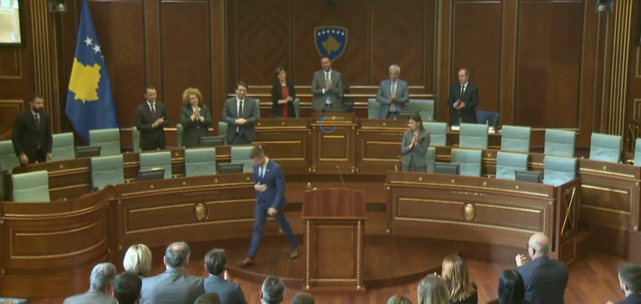 Deputeti ukrainas vjen në Kuvendin e Kosovës, pritet me duartrokitje nga deputetët