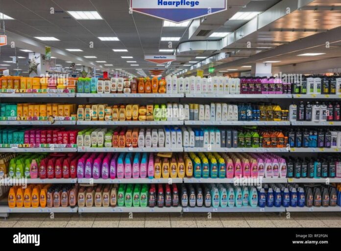 auto_hair-care-products-in-the-supermarket-munich-upper-bavaria-bavaria-germany-RF2FGN1666764888