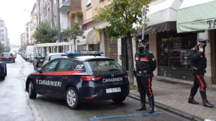 800-450-1656315487x1200-630-policia-italiane-maske-695
