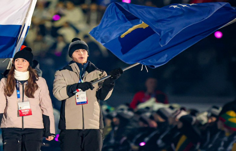 Ekipi i Kosovës parakalon në ceremoninë e Lojërave Olimpike Dimërore