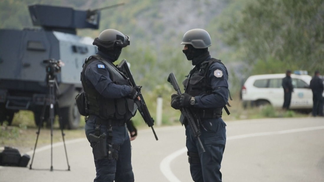 Konfiskohet armatim në veri  Policia e Kosovës bashkë me ministrin Sveçla thërrasin konferencë për media