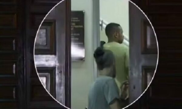 Robinho arrestohet nga policia braziliane, rrezikon 9 vjet burgim për përdhunimin e një gruaje shqiptare Robinho arrestohet nga policia braziliane, rrezikon 9 vjet burgim për përdhunimin e një gruaje shqiptare