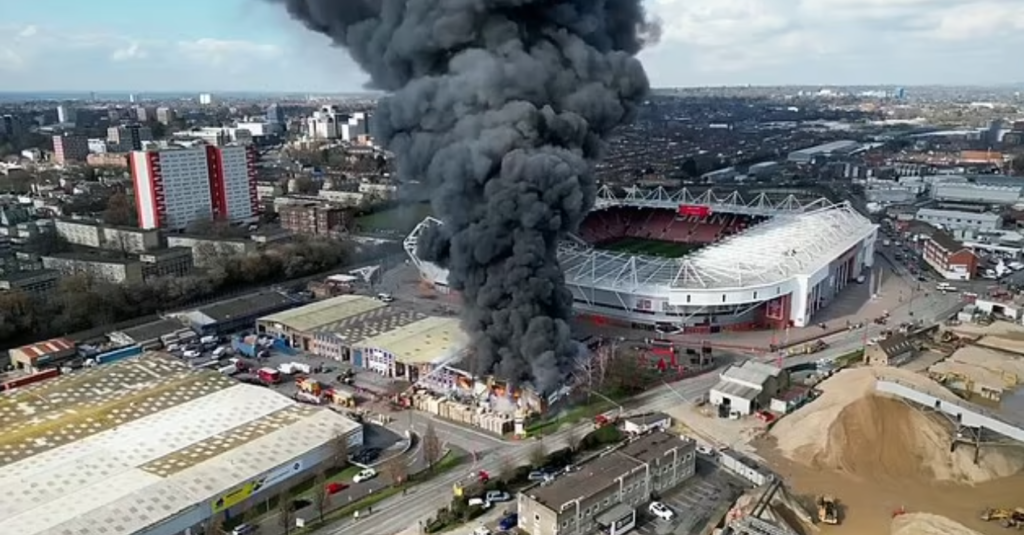 Zjarr i madh afër stadiumit të Southamptonit