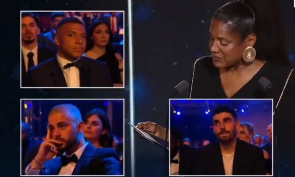 Momenti kur Mbappe fiton çmimin e më të mirit në Ligue 1, Zhegrova i duartroket Momenti kur Mbappe fiton çmimin e më të mirit në Ligue 1, Zhegrova i duartroket