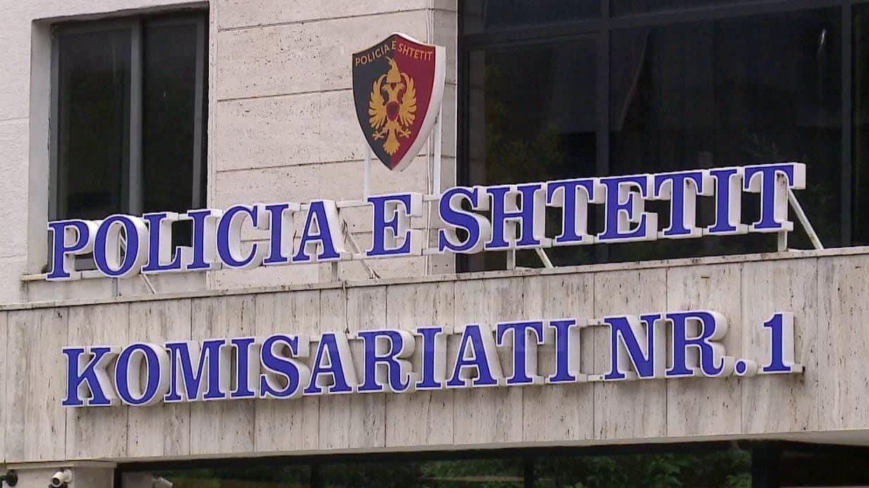 Tiranë  Merret peng një i ri në sheshin  Skënderbej   arrestohen tre të dyshuar