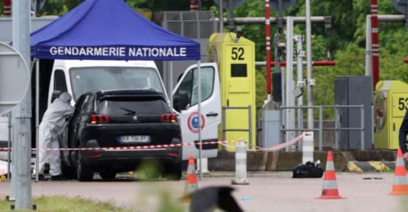 Dy zyrtarë burgu vriten në pritën e automjetit të të burgosurve në Francë