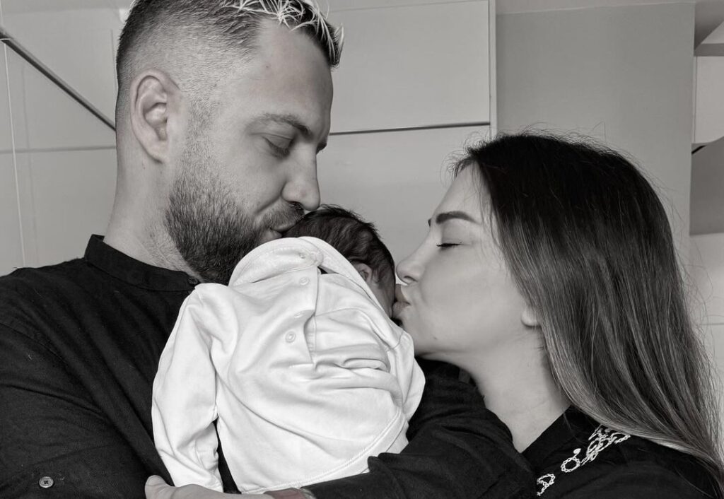 Pak ditë pas lindjes, Kiara publikon fotografi me vajzën dhe Luizin