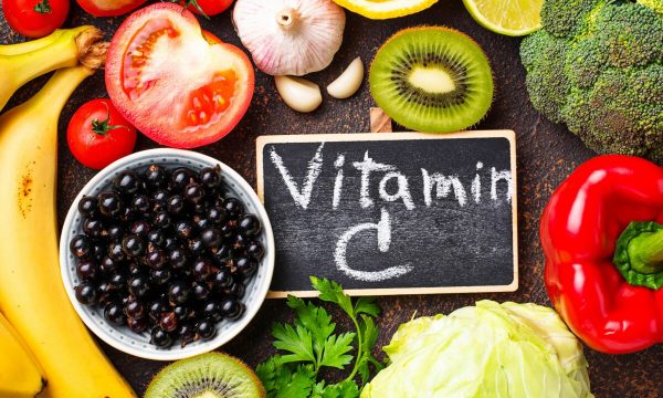 Cilat ushqime kanë më shumë vitaminë C?