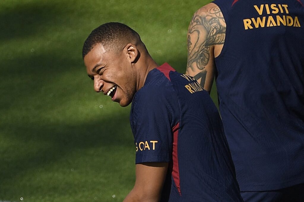 “Tregoi që nuk ka klas”, PSG reagon pas akuzave të Mbappe