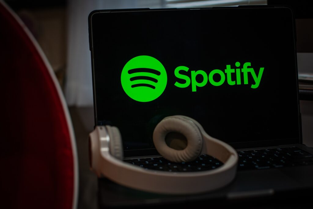 Spotify largon artistët rusë që e mbështesin luftën në Ukrainë